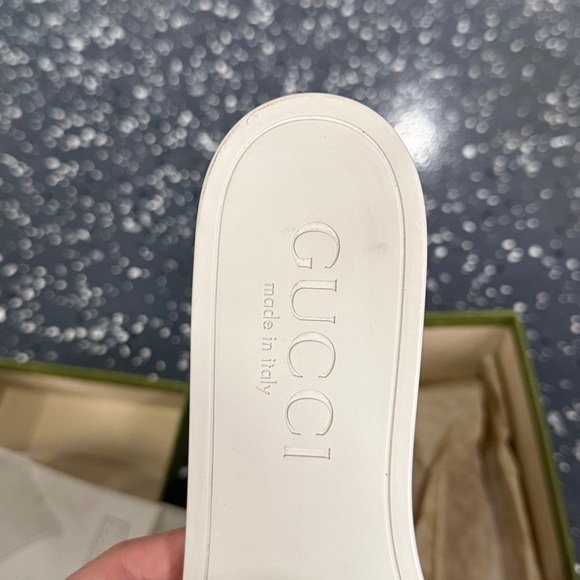 Gucci Women's White Logo Slide Sandals - Picture 4 of 4